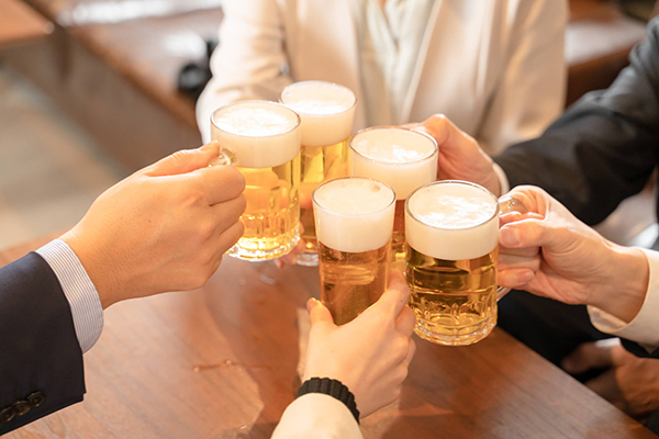 お酒の飲み過ぎに注意！年末年始こそ気を付けたい飲酒量と健康維持のポイント