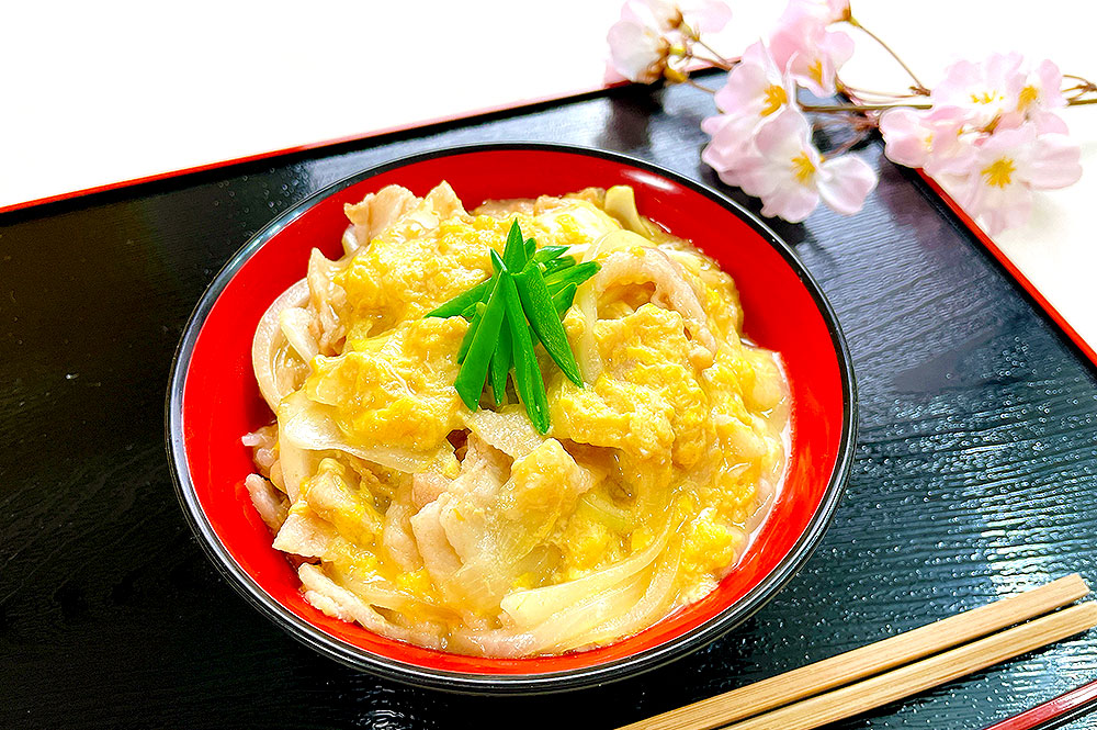 新玉ねぎと豚肉の開化丼