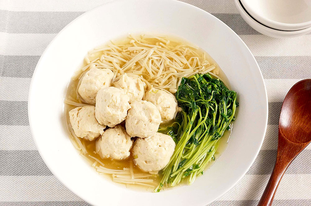 鶏団子と豆苗の煮物