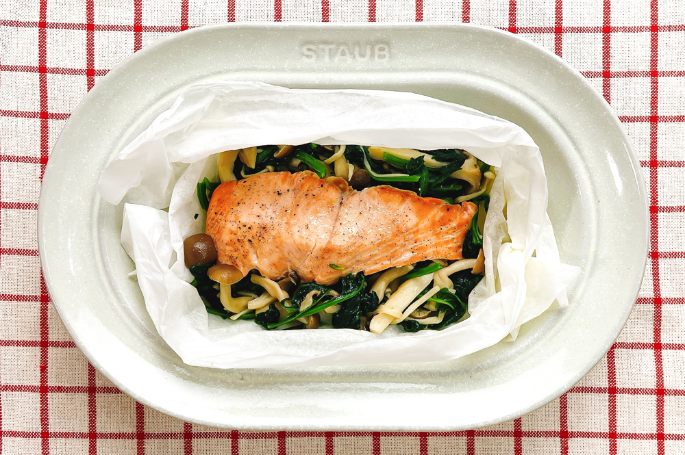 鮭とほうれん草きのこの包み蒸し