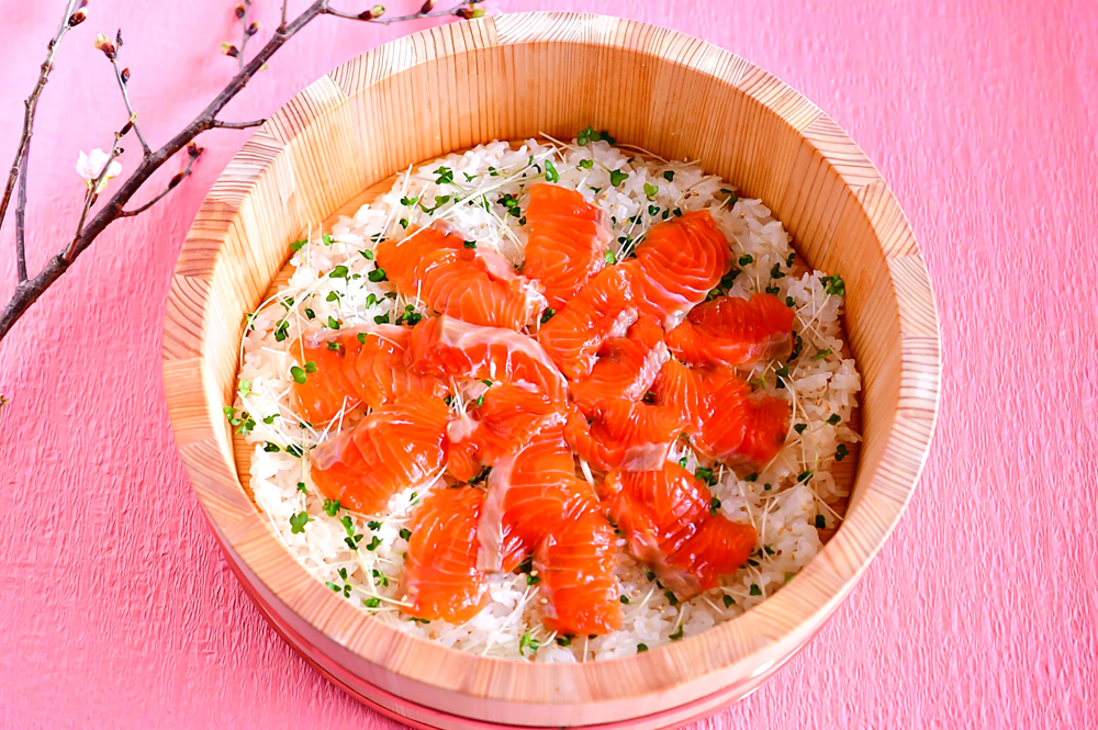 ひな祭り用サーモンの手こね寿司