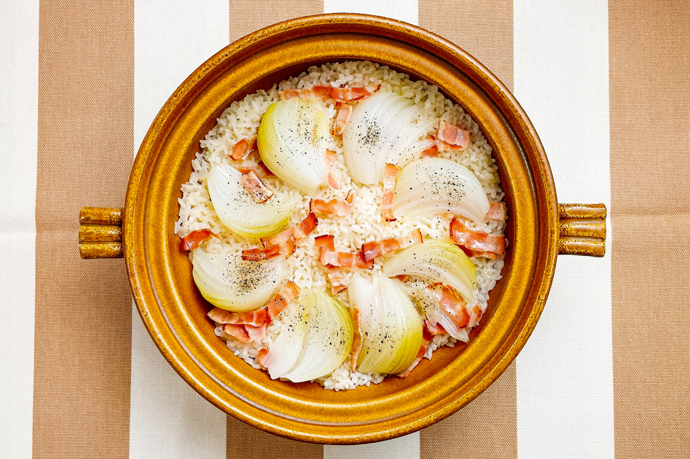 新玉ねぎとベーコンの土鍋ごはん